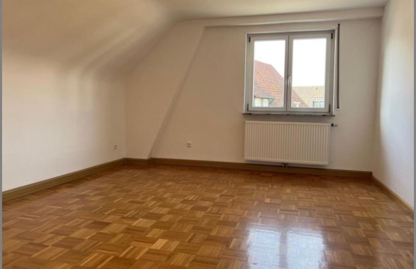 3 - 4 Schlafzimmer von Schnuckeliges freistehendes Einfamilienhaus zur Miete in Achern-Gamshurst bei Dhonau Immobilien-Makler Ortenau
