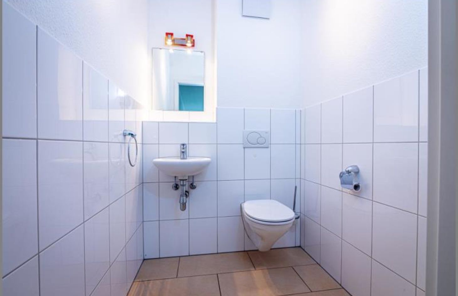 Gäste-WC von Genial! Schicke 3-Zimmer-Stadtwohnung im EG mit großem Garten, Tiefgarage, Aufzug in Achern Stadt bei Dhonau Immobilien-Makler Ortenau