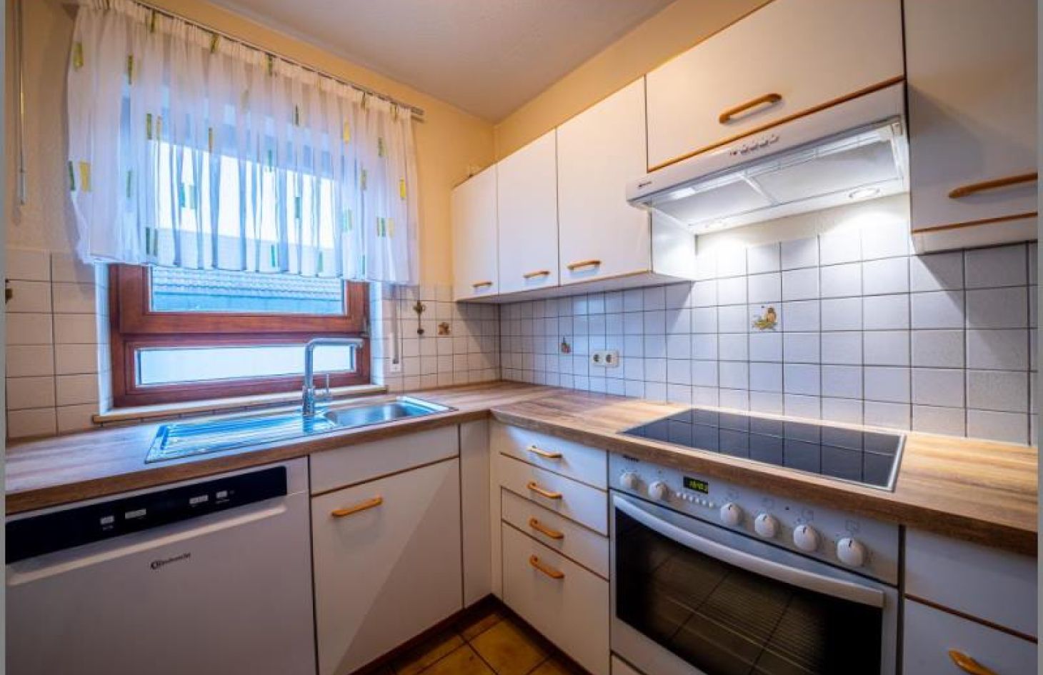 Kochen EG / Einbauküche von Wohngemütlich! Gepflegtes Reihenmittelhaus mit Garten und Garage in Lichtenau bei Dhonau Immobilien-Makler Ortenau