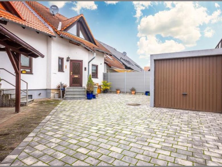 Reihenmittelhaus von Wohngemütlich! Gepflegtes Reihenmittelhaus mit Garten und Garage in Lichtenau bei Dhonau Immobilien-Makler Ortenau