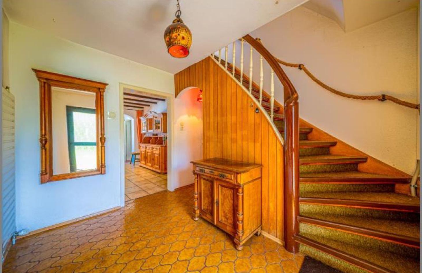 Vorderhaus / Diele EG von Teilsaniertes, großzügiges Zweifamilien-Anwesen mit Baugrundstück! in Baden-Baden bei Dhonau Immobilien-Makler Ortenau