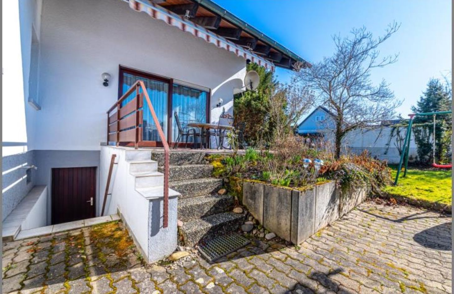 Südwest-Terrasse von Großartig! Sehr gepflegtes Einfamilienhaus in begehrter Lage mit Anbau u. Garten in Achern bei Dhonau Immobilien-Makler Ortenau