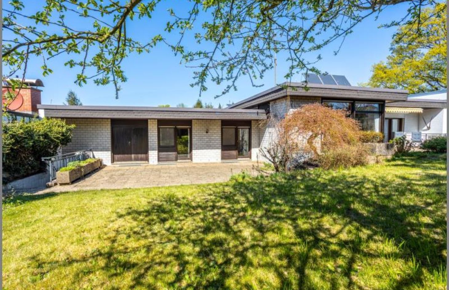 Hausansicht Südseite von Exklusives EFH! Ein Raumwunder als doppelter Bungalow plus TG! in Achern bei Dhonau Immobilien-Makler Ortenau