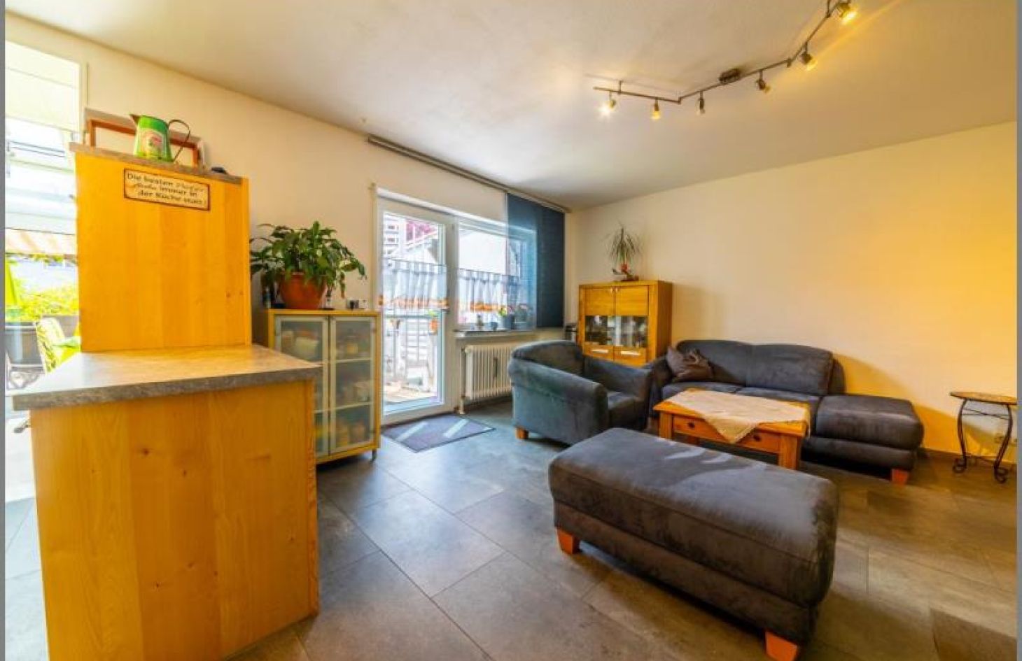 EG Küche / Wohnen von Geräumiges, gepflegtes Reihenmittelhaus mit 2 Garagen und tollem Gartengrundstück in Oberkirch-Oberdorf bei Dhonau Immobilien-Makler Ortenau