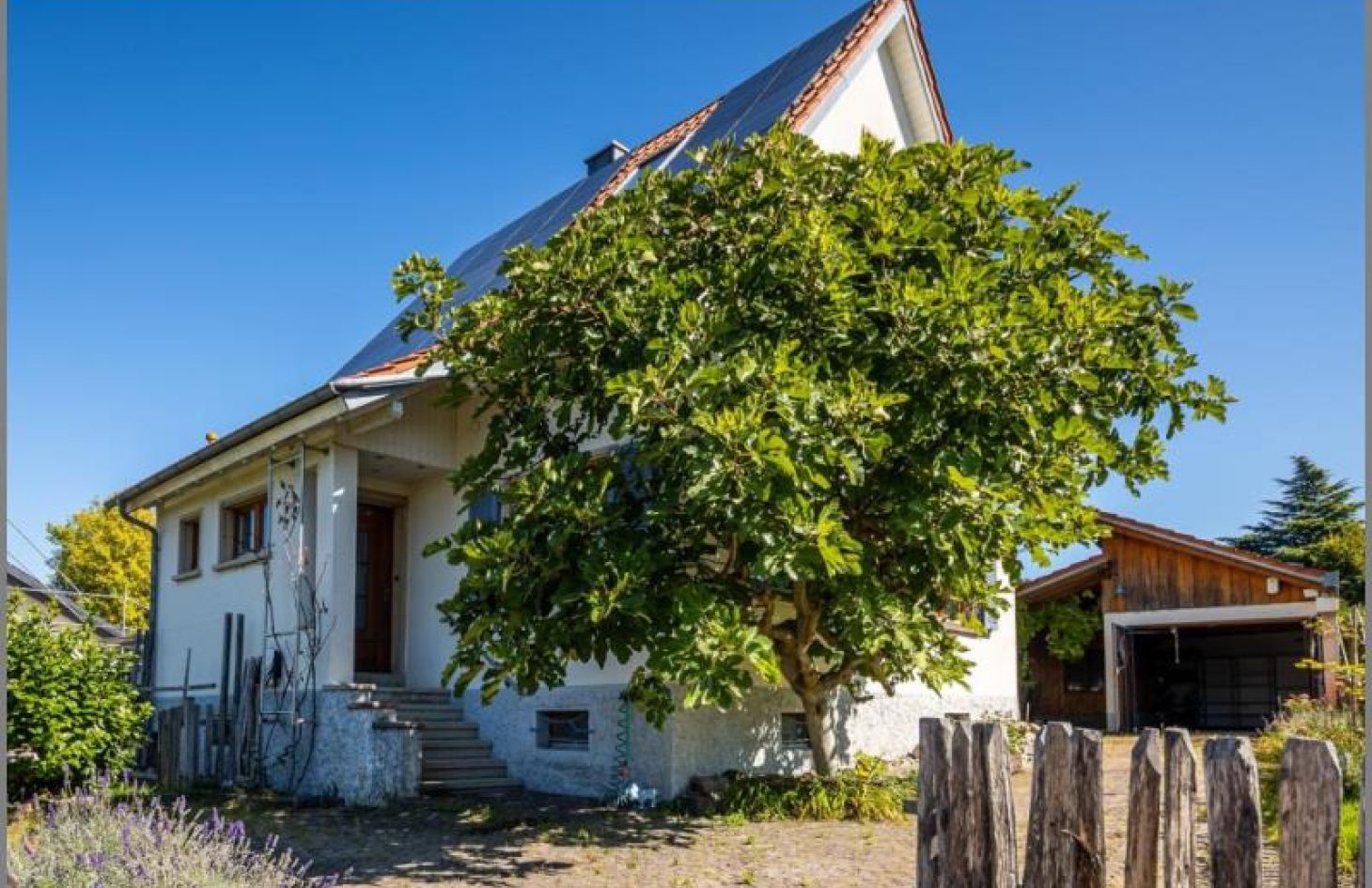 Eingang / Einfahrt / Garage von Flair zum Verlieben! Sehr schönes, modernisiertes Einfamilienhaus mit Garten und Garagengebäude  in Achern-Önsbach bei Dhonau Immobilien-Makler Ortenau