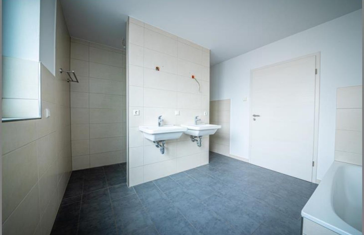 Bad OG von So gut wie NEU! Schickes, modernes Einfamilienhaus mit 6 Zimmern, Garage und Stellplatz. in Achern-Fautenbach bei Dhonau Immobilien-Makler Ortenau