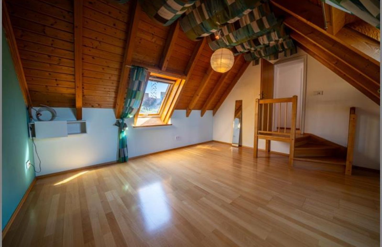 Schlafen Anbau DG 1 von Flair zum Verlieben! Sehr schönes, modernisiertes Einfamilienhaus mit Garten und Garagengebäude  in Achern-Önsbach bei Dhonau Immobilien-Makler Ortenau