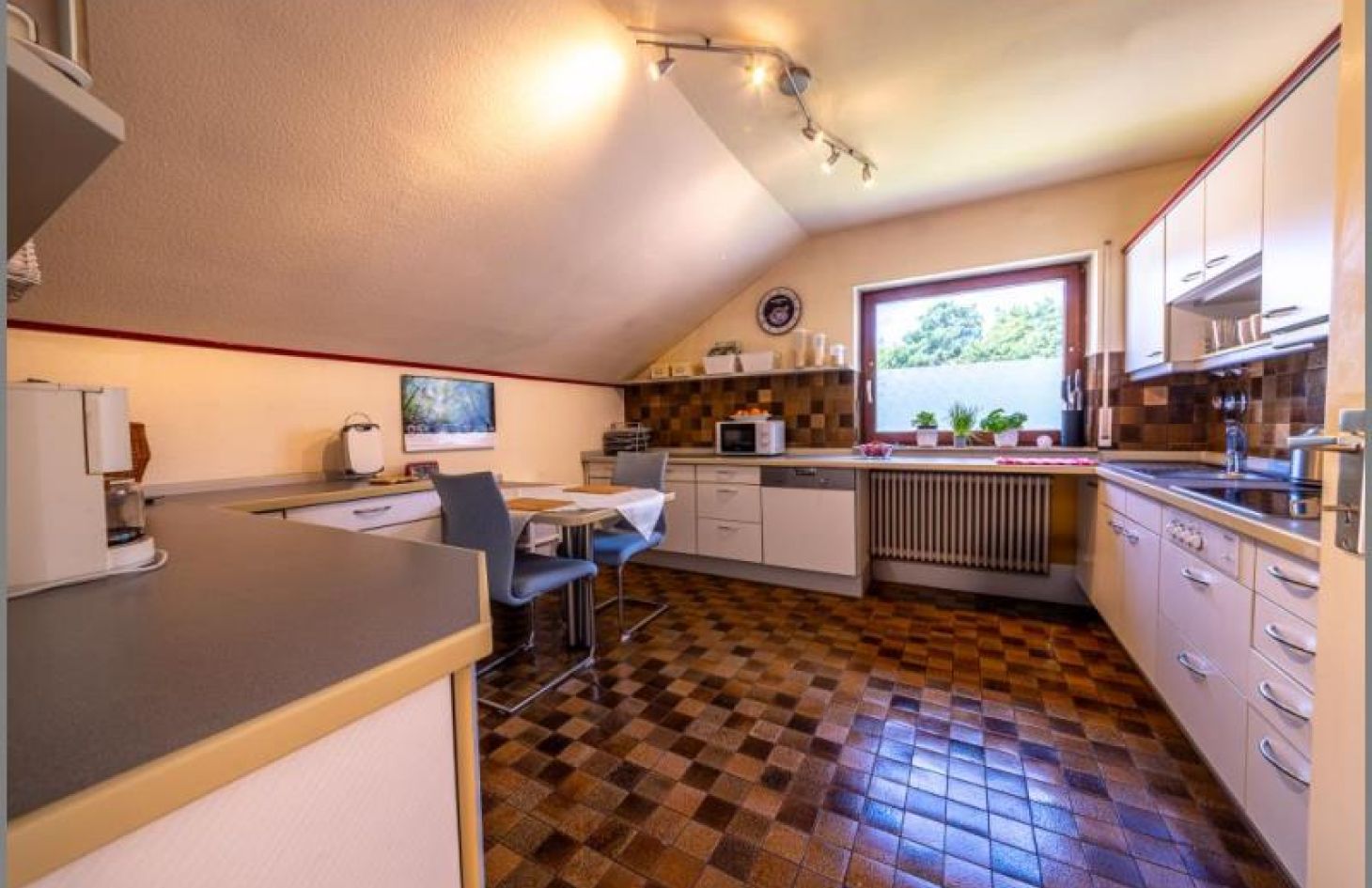 Kochen / Essen / EBK von Sehr schöne DG-Eigentumswohnung mit Kamin, Loggia, Garten, Garage in Achern bei Dhonau Immobilien-Makler Ortenau