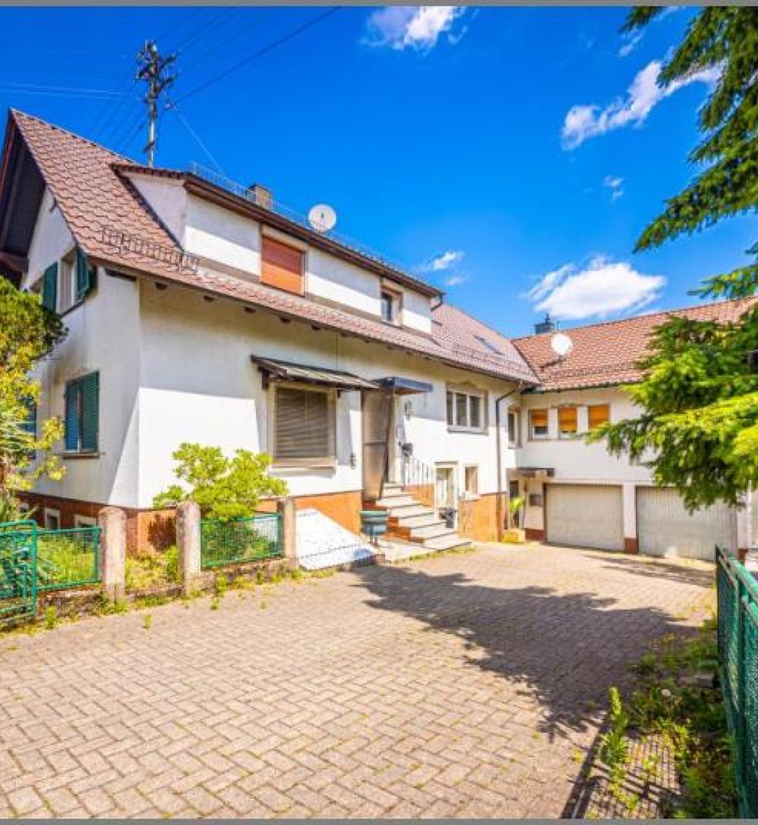 Anwesen in Varhalt von Teilsaniertes, großzügiges Zweifamilien-Anwesen mit Baugrundstück! in Baden-Baden bei Dhonau Immobilien-Makler Ortenau