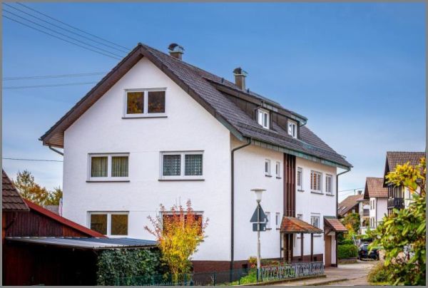 MFH in Varnhalt von Für Anleger und Selbstnutzer! Gepflegtes Dreifamilienhaus bereit zur Neu-Vermietung! in Baden-Baden Varnhalt bei Dhonau Immobilien-Makler Ortenau