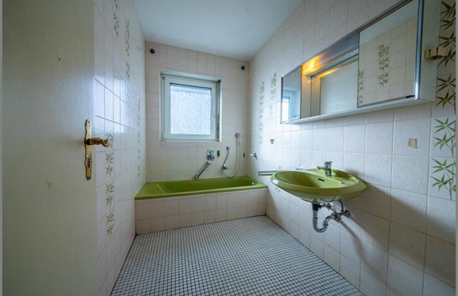 Bad im Kinderbereich von Träume entwickeln! 215qm Bungalow mit großem Grundstückspaket! in Rheinau-Freistett bei Dhonau Immobilien-Makler Ortenau