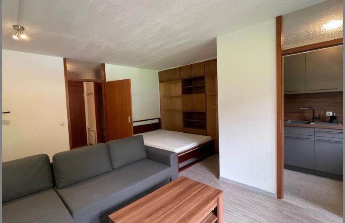 Wohnen / Schlafen / Kochen von Gemütliche 1-Zimmer-(Ferien-)-Wohnung mit Balkon in Sasbachwalden bei Dhonau Immobilien-Makler Ortenau