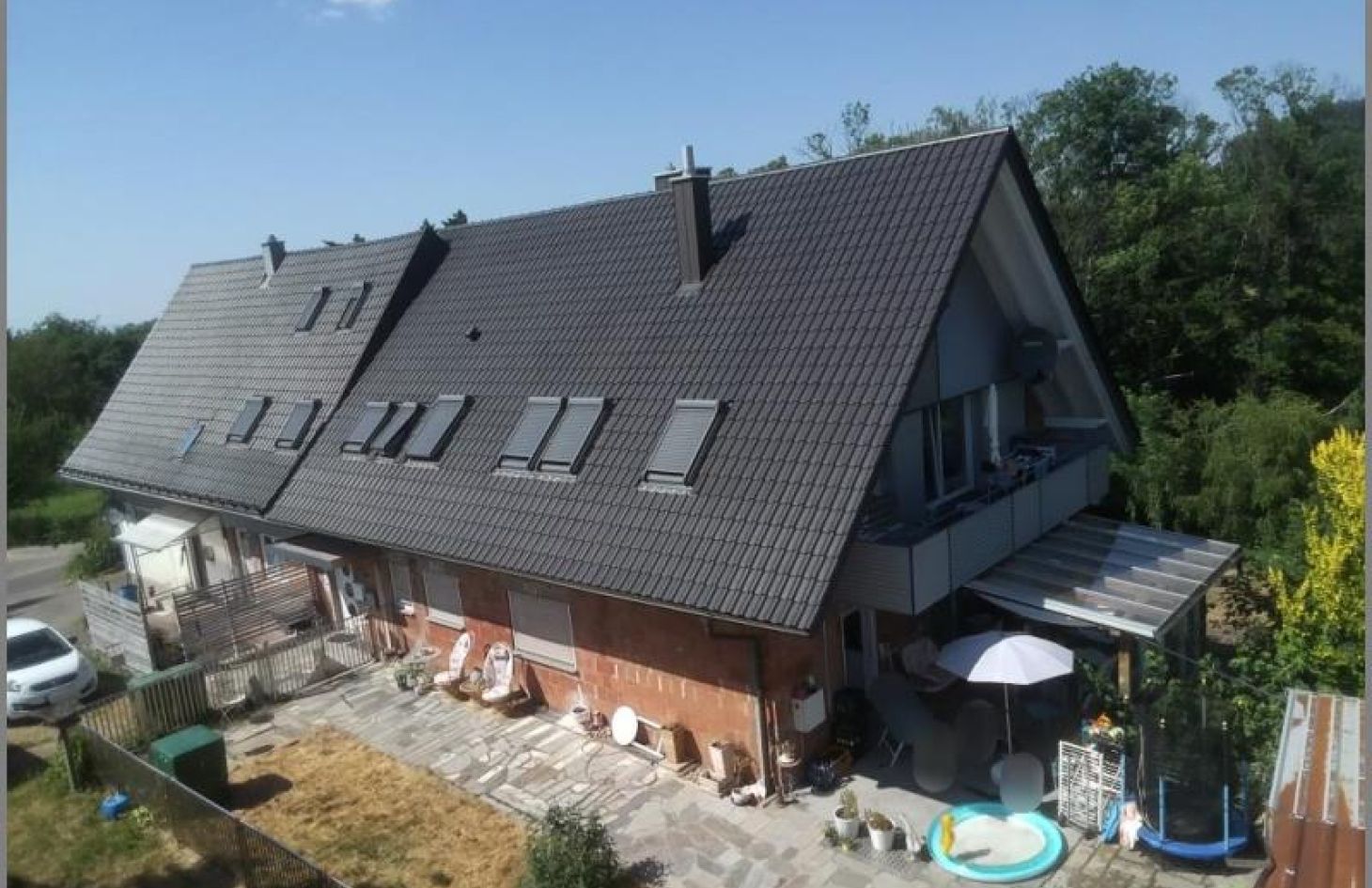 Die neuen Dächer von WOW! Naturnahes MFH-Anwesen: 2 Häuser, 3 WE, ruhige Lage in Lauf bei Dhonau Immobilien-Makler Ortenau