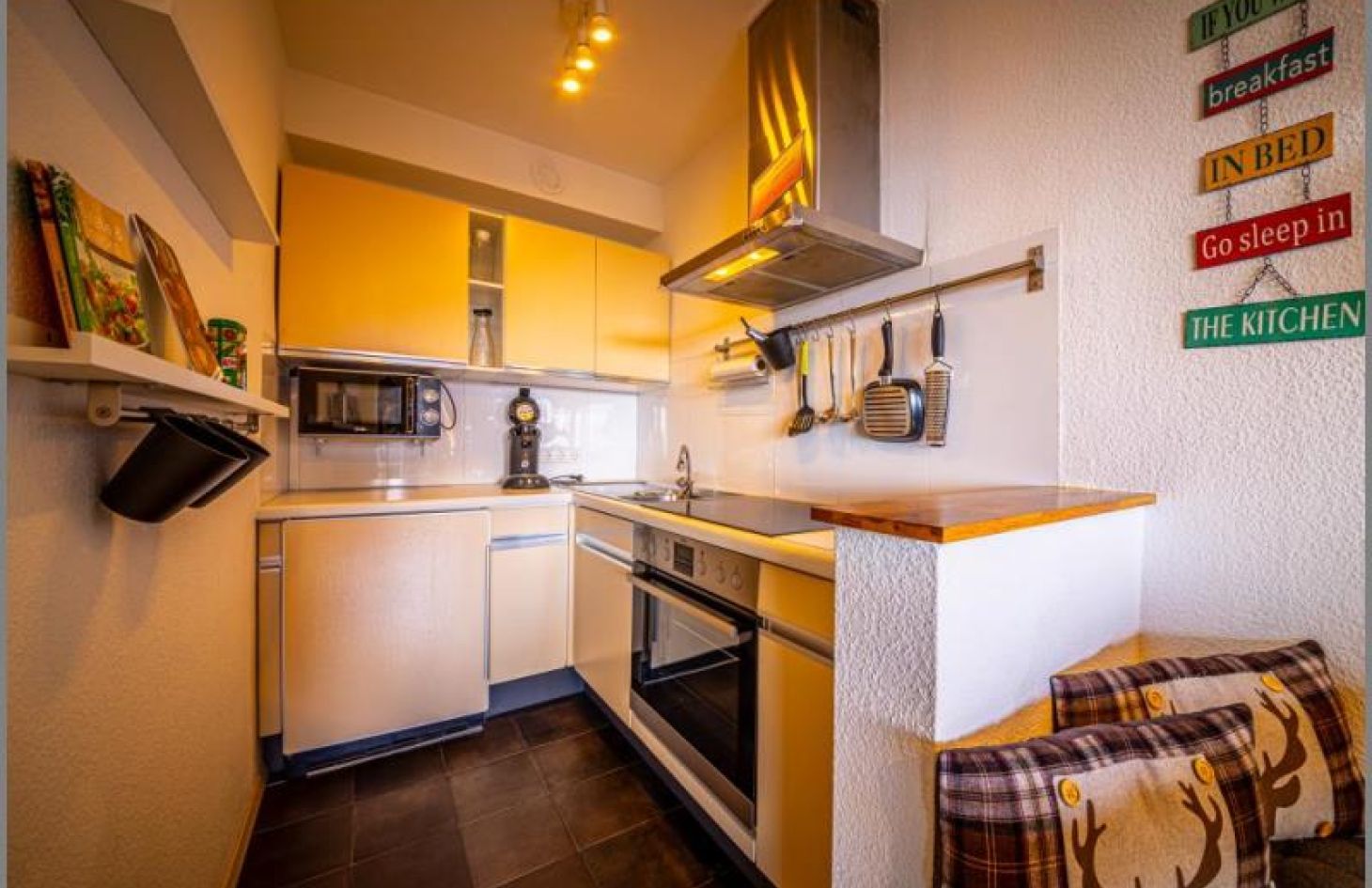 Kochen von Schicke, möblierte 1-Zimmer-Ferien-/Wohnung mit fantastischem Ausblick in Sasbachwalden bei Dhonau Immobilien-Makler Ortenau