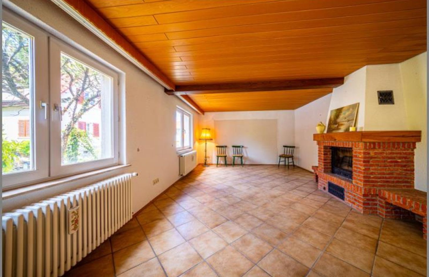 Vorderhaus / Wohnen EG von Teilsaniertes, großzügiges Zweifamilien-Anwesen mit Baugrundstück! in Baden-Baden bei Dhonau Immobilien-Makler Ortenau