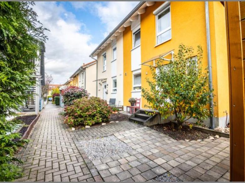 Ansicht West von Klasse Familien-Doppelhaushälfte mit Garten & 2 Stellplätzen (1TG)
 in Baden-Baden bei Dhonau Immobilien-Makler Ortenau