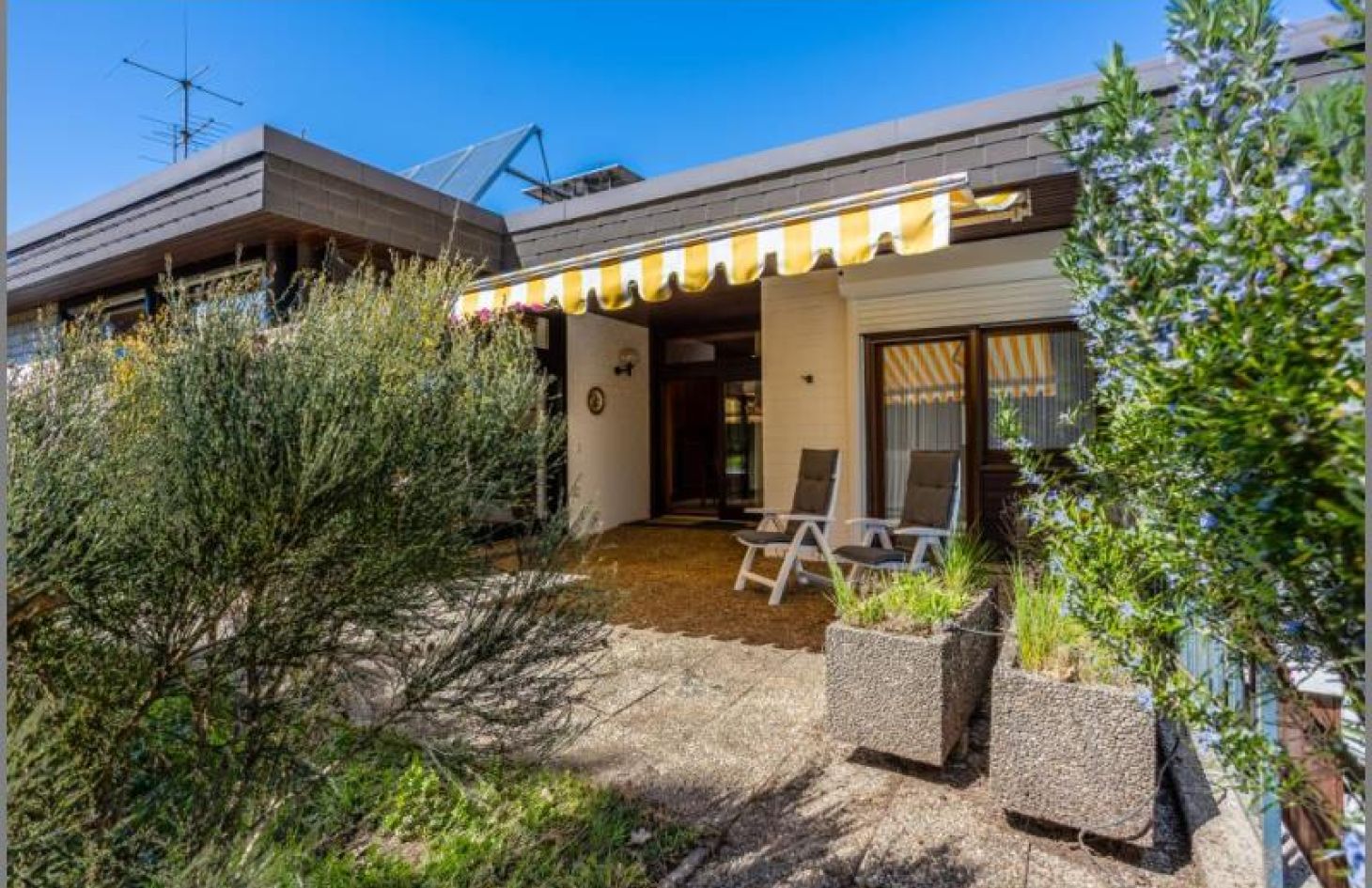 Südterrasse 2 von Exklusives EFH! Ein Raumwunder als doppelter Bungalow plus TG! in Achern bei Dhonau Immobilien-Makler Ortenau