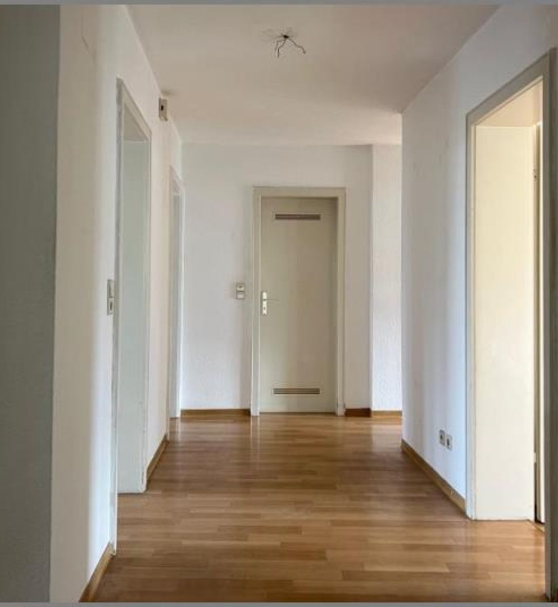 Flur von Große, helle 4-Zimmer-Wohnung im 1.OG mit Balkon zentral in Achern in Achern bei Dhonau Immobilien-Makler Ortenau