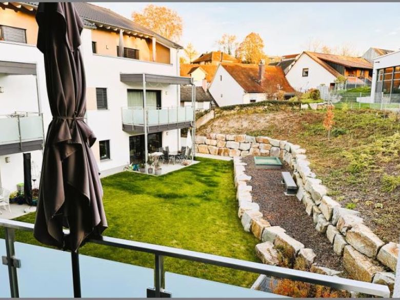 1. Obergeschoss von Moderne, zentral gelegene 3-Zimmer-Wohnung mit Balkon, EBK, TG-Stellplatz und Aufzug in Renchen (Stadt) bei Dhonau Immobilien-Makler Ortenau