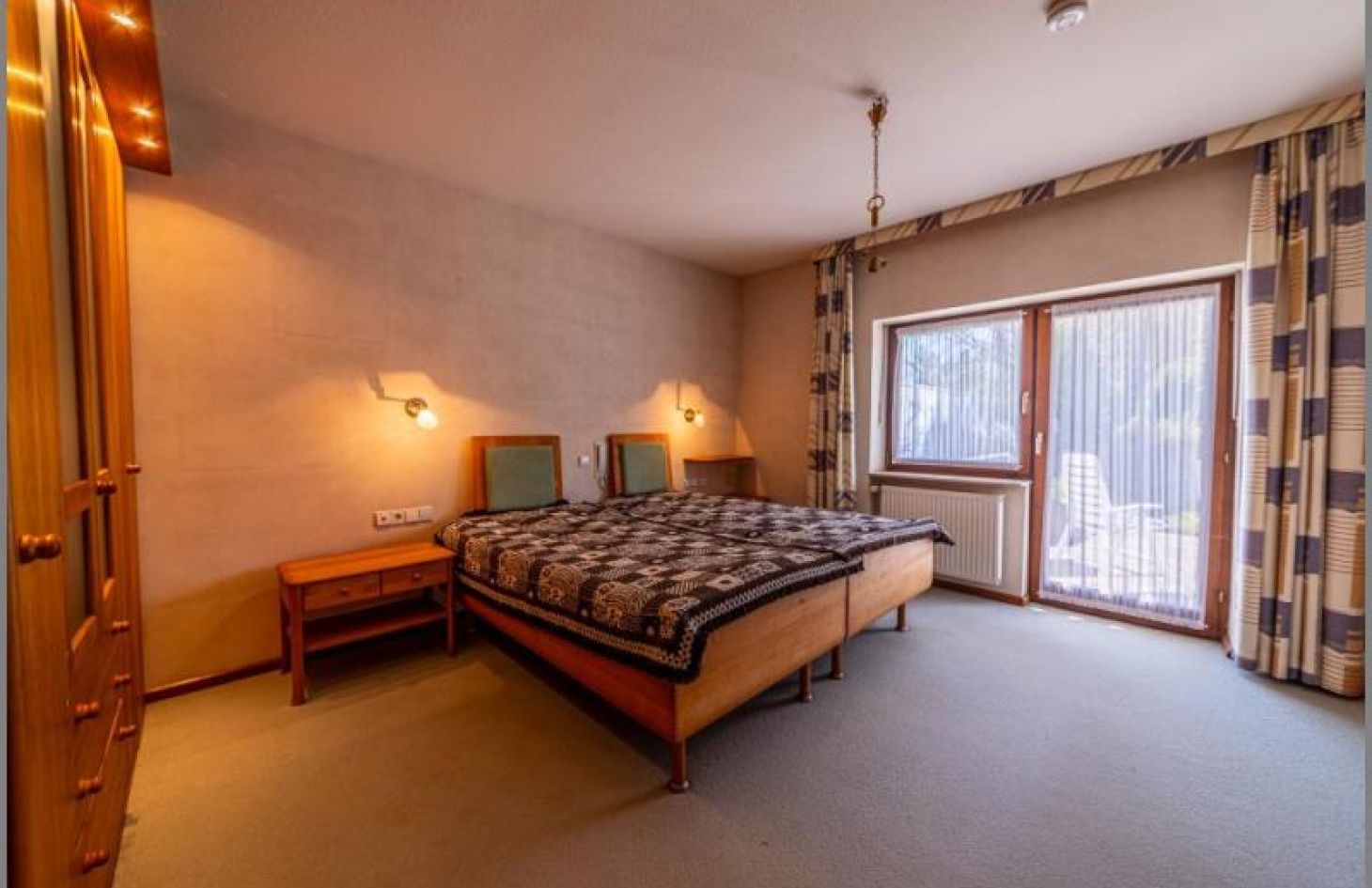 1. Schlafzimmer EG von Exklusives EFH! Ein Raumwunder als doppelter Bungalow plus TG! in Achern bei Dhonau Immobilien-Makler Ortenau