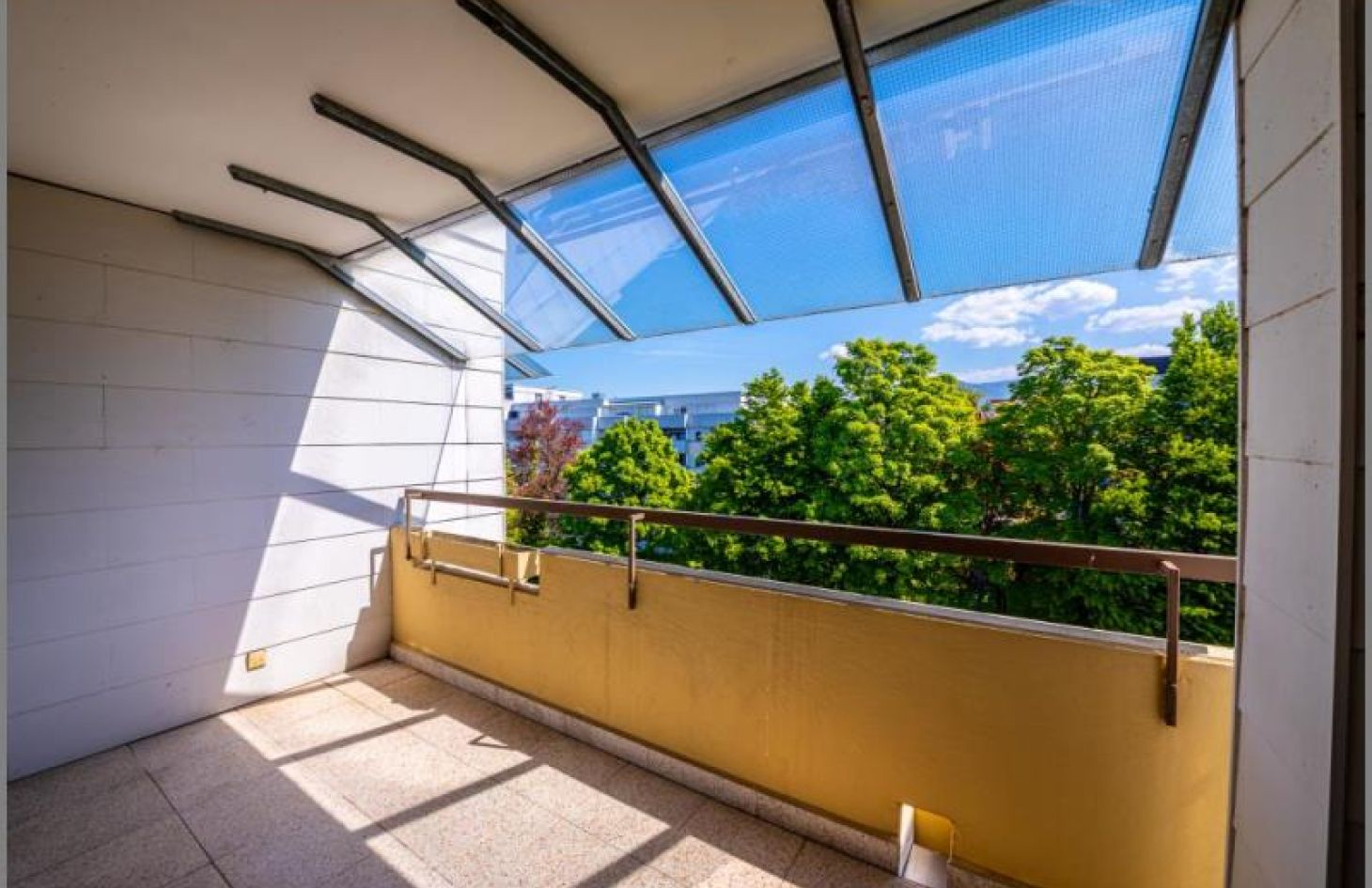 Überdachter Balkon von Herrlich Wohnen über Achern ! 3-Zimmer-ETW! Balkon, Aufzug, Tiefgarage! in Achern-Nord bei Dhonau Immobilien-Makler Ortenau