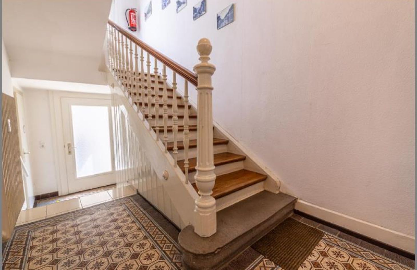 Treppenhaus EG von Elegante Altbau-Stadtvilla mit 3 Wohnungen / Praxis. 125 Jahre erstklassig! in Achern / Stadt bei Dhonau Immobilien-Makler Ortenau