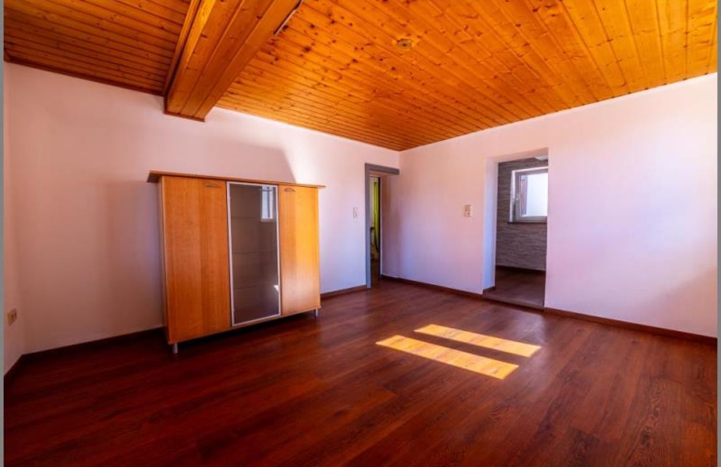 Zimmer DG von Schnuckliges Häusle - EFH mit großer Scheune zum Fertigbauen! in Renchen  bei Dhonau Immobilien-Makler Ortenau