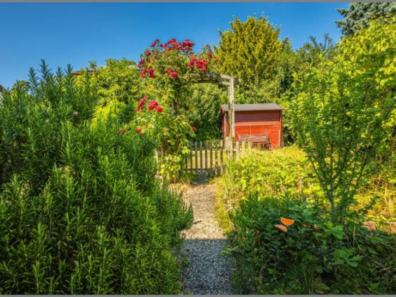 Mit idyllischem Garten von Wohnliche Doppelhaushälfte - Gemütliches Zuhause in begehrter Lage! in Sasbach bei Dhonau Immobilien-Makler Ortenau