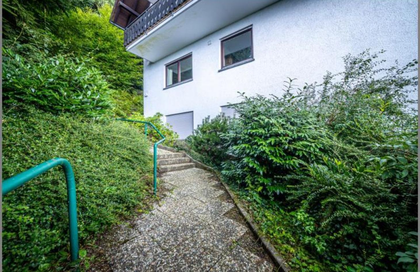 Zugang rückwärtig von Schicke, möblierte 1-Zimmer-Ferien-/Wohnung mit fantastischem Ausblick in Sasbachwalden bei Dhonau Immobilien-Makler Ortenau