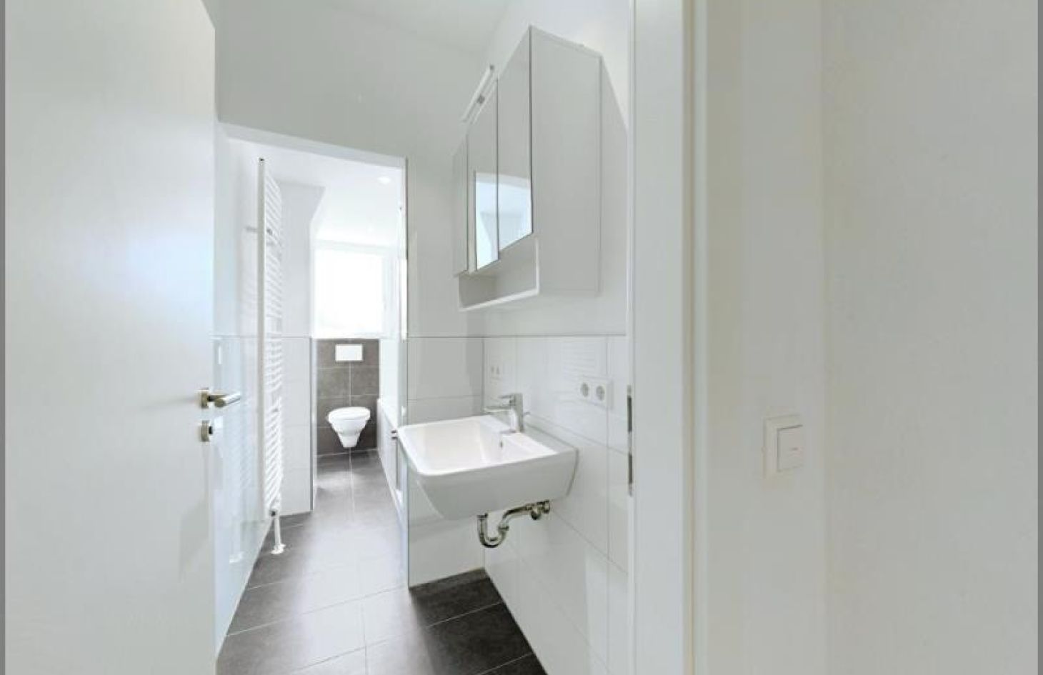 Bad von Tolle sanierte 3-Zimmer-Wohnung mitten in Bühl zu vermieten! in Bühl bei Dhonau Immobilien-Makler Ortenau
