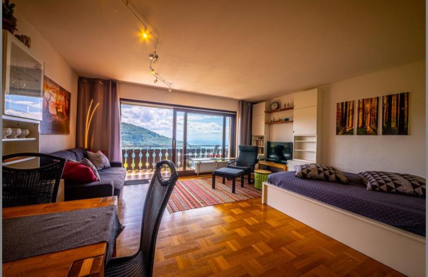 Wohnbereich von Schicke, möblierte 1-Zimmer-Ferien-/Wohnung mit fantastischem Ausblick in Sasbachwalden bei Dhonau Immobilien-Makler Ortenau