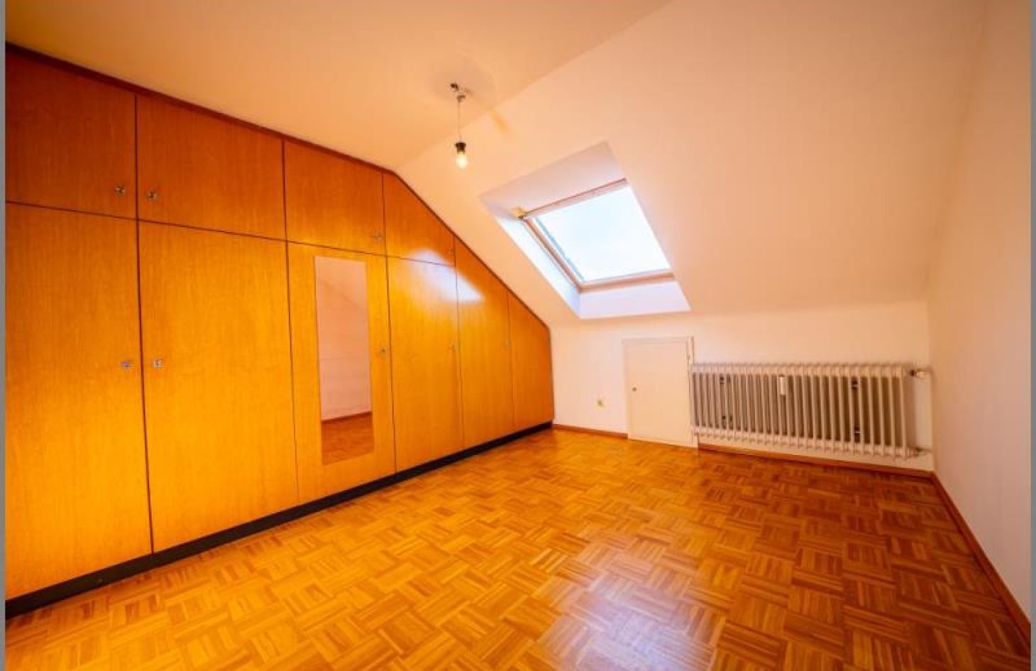 Schlafen 2 DG von Gepflegtes, großes Dreifamilienhaus! Überwiegend leer in schöner Wohnlage! in Bühl-Vimbuch bei Dhonau Immobilien-Makler Ortenau