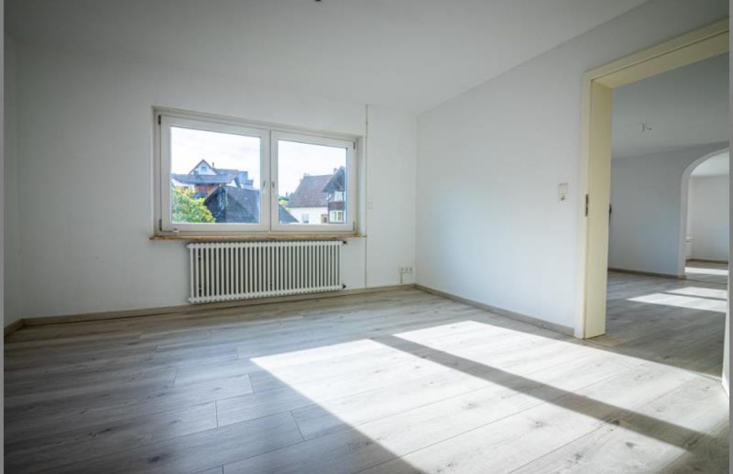 Durchgangszimmer EG von Für Anleger und Selbstnutzer! Gepflegtes Dreifamilienhaus bereit zur Neu-Vermietung! in Baden-Baden Varnhalt bei Dhonau Immobilien-Makler Ortenau