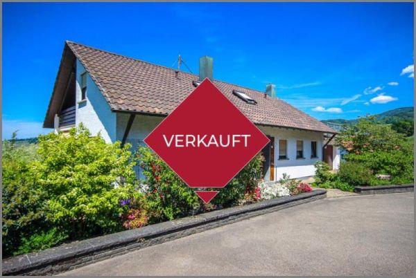 verkauft von Großzügiges Einfamilienhaus mit ELW,
sonnige Hanglage & Fernsicht
 in Kappelrodeck bei Dhonau Immobilien-Makler Ortenau