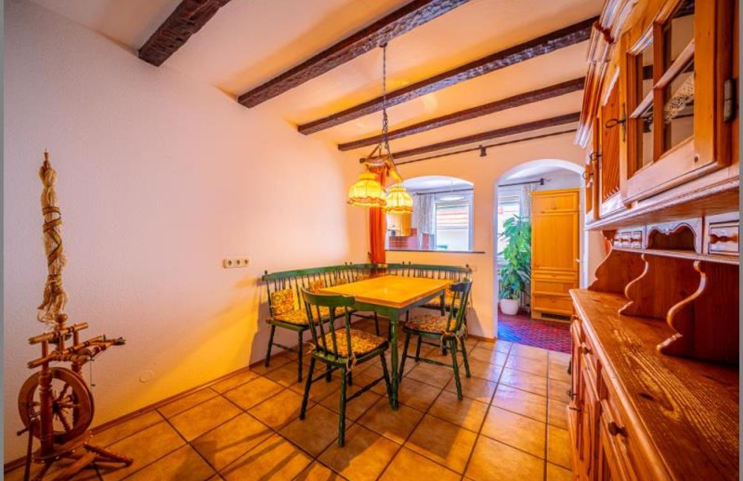Vorderhaus / Essen u. Küche EG von Teilsaniertes, großzügiges Zweifamilien-Anwesen mit Baugrundstück! in Baden-Baden bei Dhonau Immobilien-Makler Ortenau