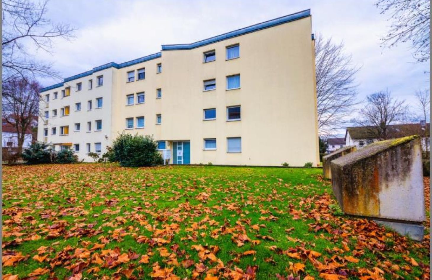 Hausansicht Nord von 5-Zimmer-ETW im 1. OG mit Balkon und Tiefgaragen-Stellplatz in Achern bei Dhonau Immobilien-Makler Ortenau