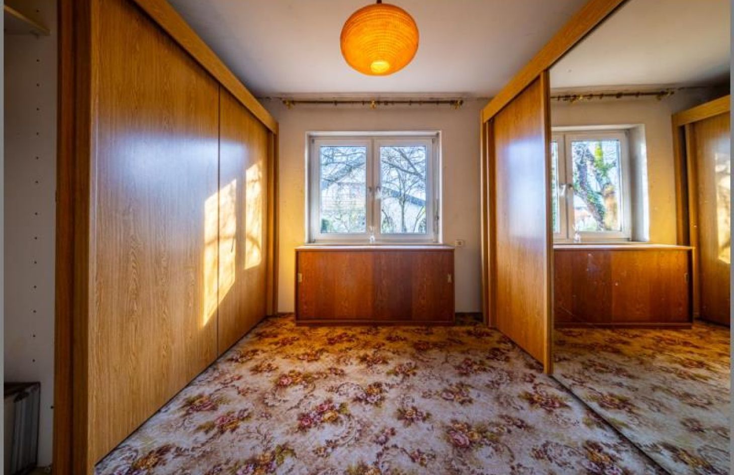 Ankleide im Elternbereich von Träume entwickeln! 215qm Bungalow mit großem Grundstückspaket! in Rheinau-Freistett bei Dhonau Immobilien-Makler Ortenau