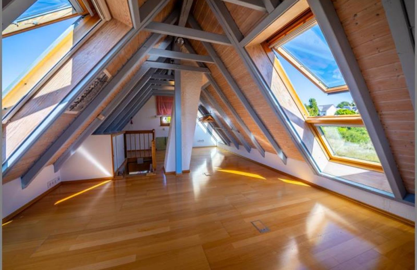 Studio DG 2 von Flair zum Verlieben! Sehr schönes, modernisiertes Einfamilienhaus mit Garten und Garagengebäude  in Achern-Önsbach bei Dhonau Immobilien-Makler Ortenau