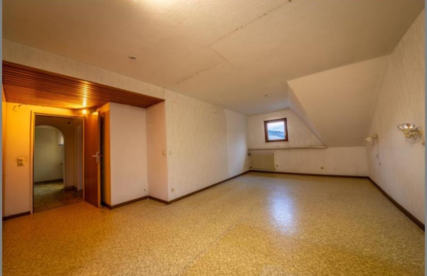 geräumte Wohnung 4 von Wohnhaus & Airbnb! 6 Appartements, Terrassen, Lagerräume, Stellplätze! in Kappelrodeck bei Dhonau Immobilien-Makler Ortenau