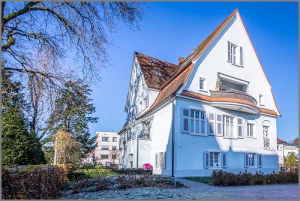 Hausansicht von Großzügige Wohnung im 1 OG in denkmalgeschützter Villa in Achern bei Dhonau Immobilien-Makler Ortenau