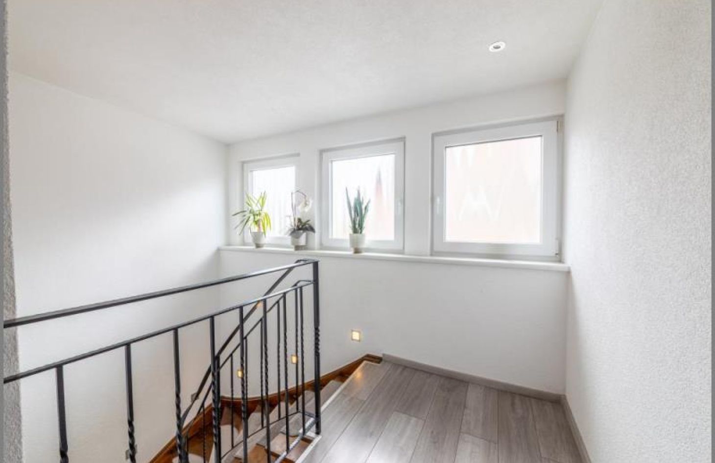 Treppe DG von Zentrumsnahe, sanierte Doppelhaushälfte - Schickes Zuhause im Herzen von Achern! in Achern bei Dhonau Immobilien-Makler Ortenau