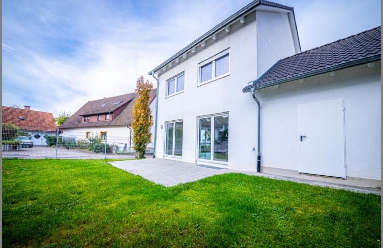 Terrasse/Garagenzugang von So gut wie NEU! Schickes, modernes Einfamilienhaus mit 6 Zimmern, Garage und Stellplatz. in Achern-Fautenbach bei Dhonau Immobilien-Makler Ortenau