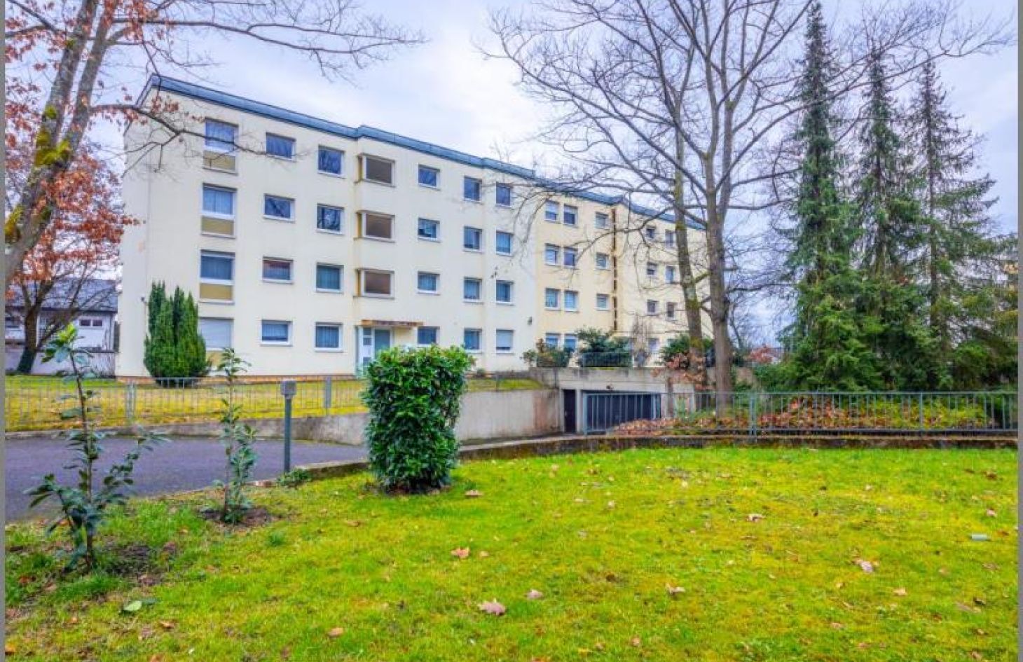 Mehrfamilienhaus von 5-Zimmer-ETW im 1. OG mit Balkon und Tiefgaragen-Stellplatz in Achern bei Dhonau Immobilien-Makler Ortenau