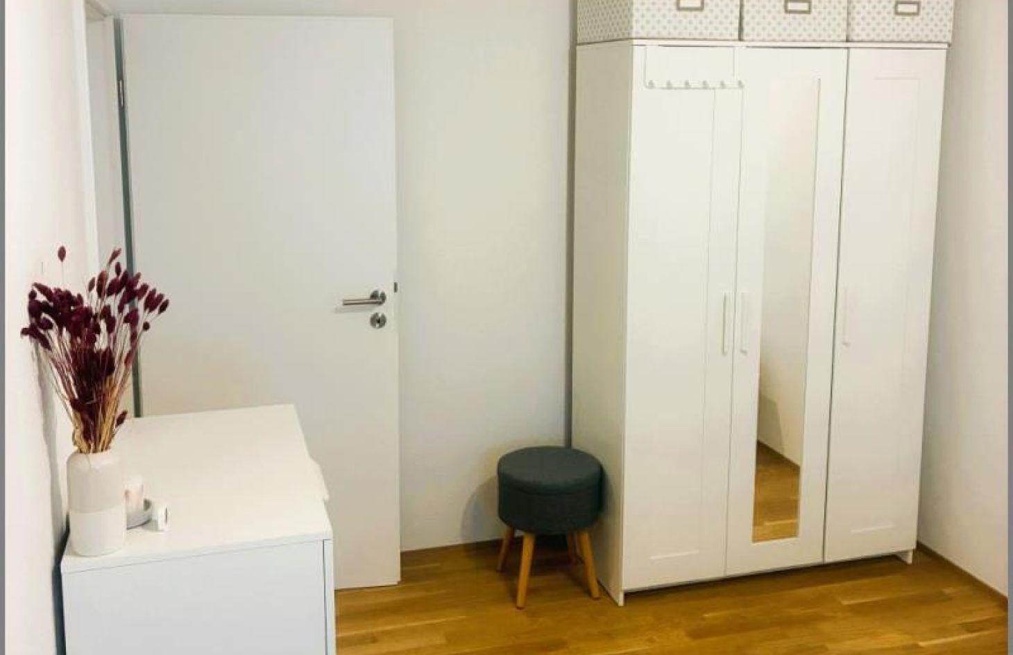 Schlafen von Moderne, zentral gelegene 3-Zimmer-Wohnung mit Balkon, EBK, TG-Stellplatz und Aufzug in Renchen (Stadt) bei Dhonau Immobilien-Makler Ortenau