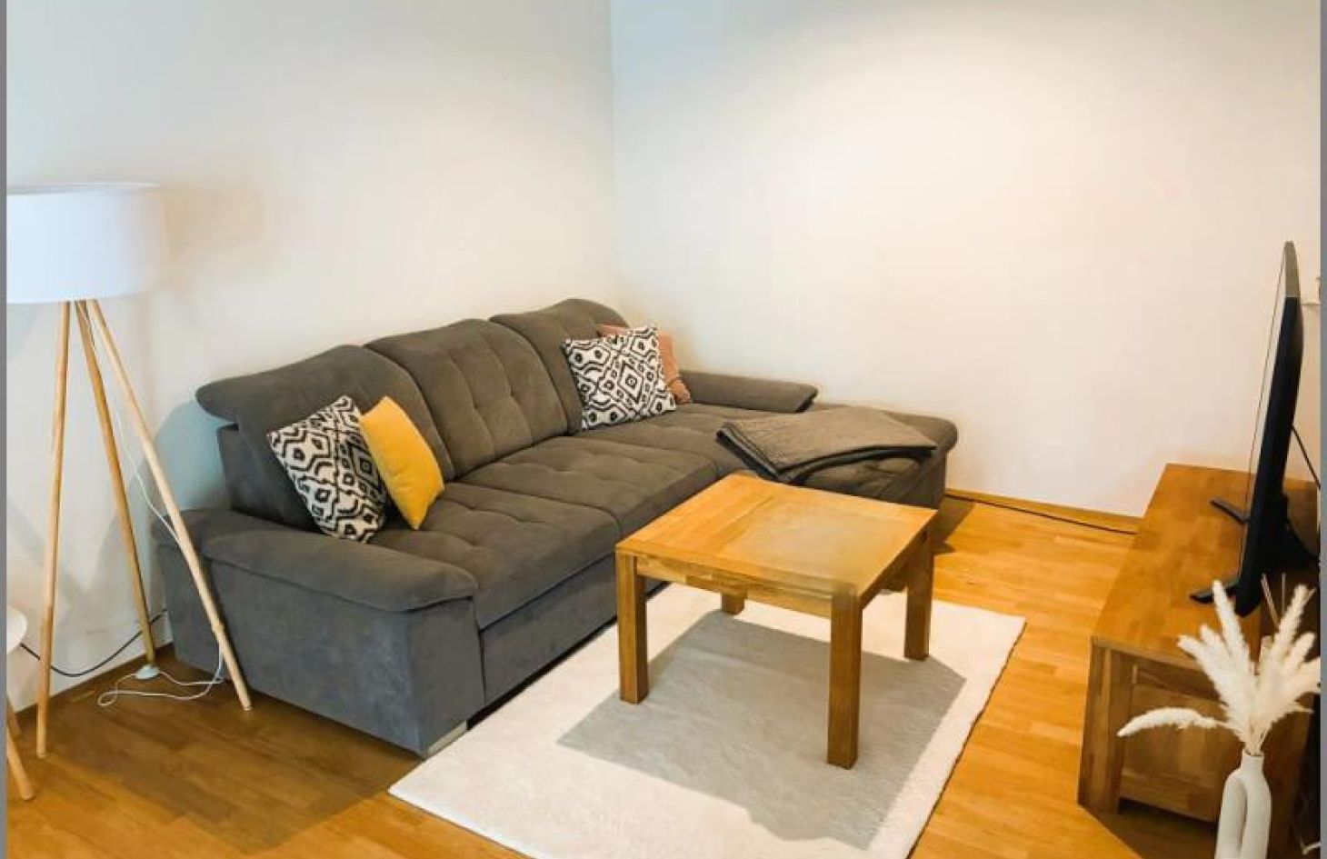 Wohnen von Moderne, zentral gelegene 3-Zimmer-Wohnung mit Balkon, EBK, TG-Stellplatz und Aufzug in Renchen (Stadt) bei Dhonau Immobilien-Makler Ortenau