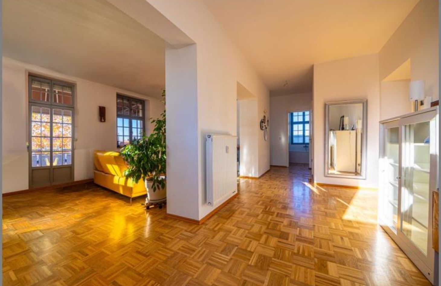 Wohnen / Diele von Altbauflair und Lebensqualität! Schicke 4-Zimmer-ETW mit Balkon, Garage und Stellplatz in Achern bei Dhonau Immobilien-Makler Ortenau