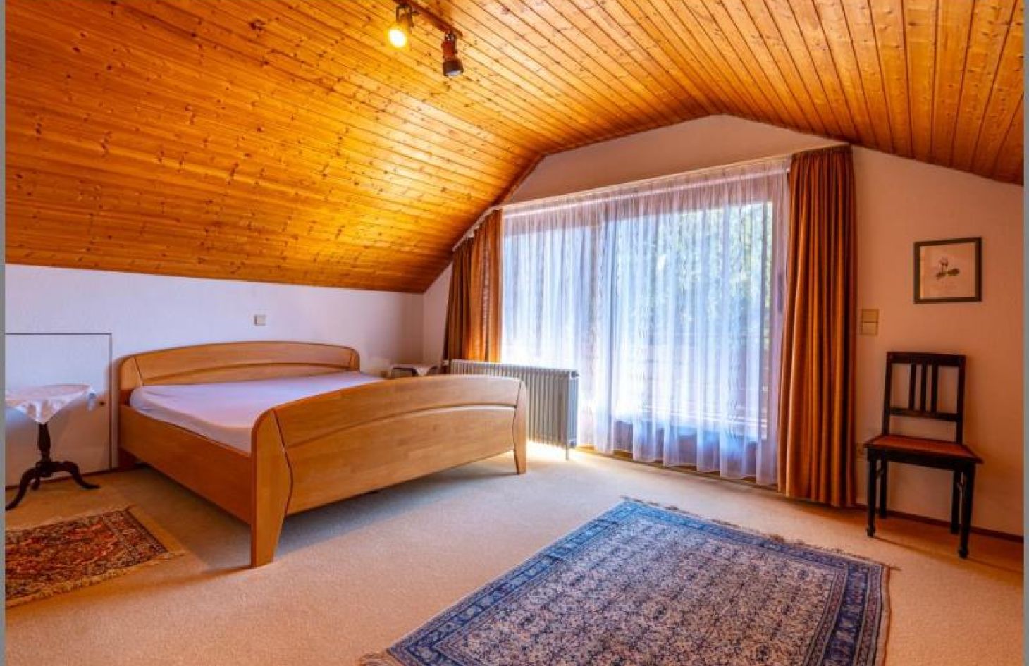 Großes Zimmer DG von Großartig! Sehr gepflegtes Einfamilienhaus in begehrter Lage mit Anbau u. Garten in Achern bei Dhonau Immobilien-Makler Ortenau