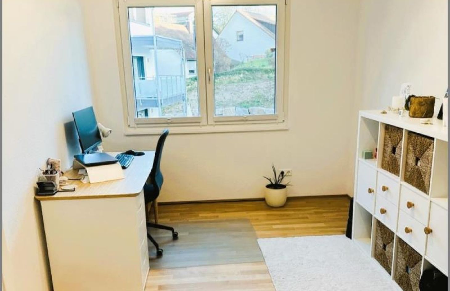 Arbeiten / Kind von Moderne, zentral gelegene 3-Zimmer-Wohnung mit Balkon, EBK, TG-Stellplatz und Aufzug in Renchen (Stadt) bei Dhonau Immobilien-Makler Ortenau