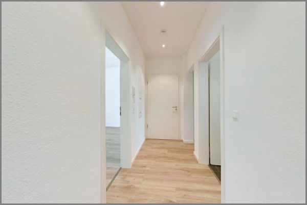 Flur von Tolle sanierte 3-Zimmer-Wohnung mitten in Bühl zu vermieten! in Bühl bei Dhonau Immobilien-Makler Ortenau