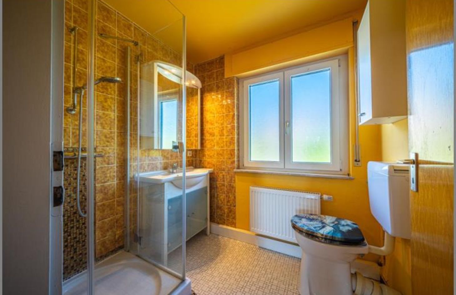 OG Bad von Wohnliche Doppelhaushälfte - Gemütliches Zuhause in begehrter Lage! in Sasbach bei Dhonau Immobilien-Makler Ortenau